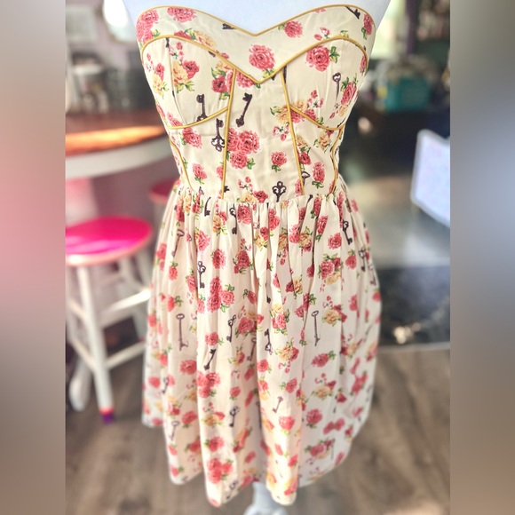 Minuet Petite Dresses & Skirts - Minuet Key Print Strapless Sweetheart Dress